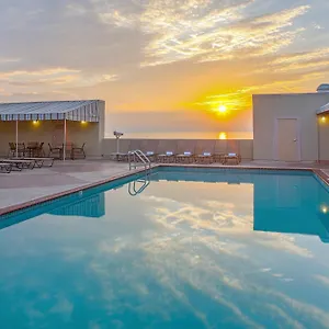 Quarters Resort